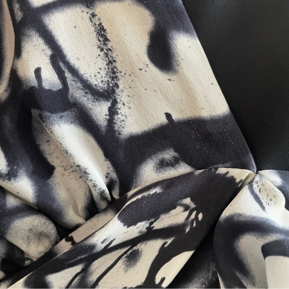 Nicole Miller Black White Graffiti Print Cold Shoulder Bell Sleeve V-Neck Blouse - Picture 9 of 10